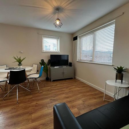 Three Bedroom Townhouse With Parking Telford Exteriér fotografie