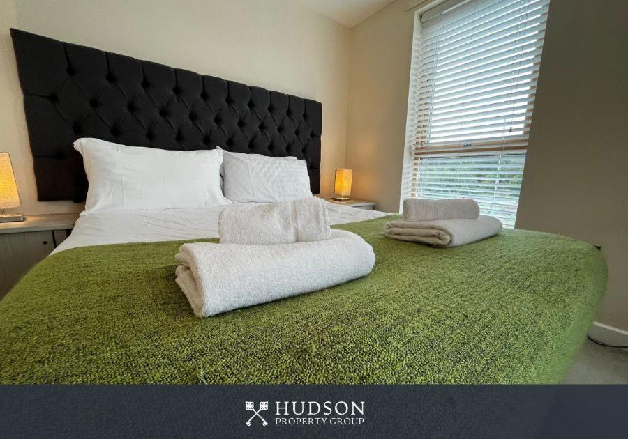 Three Bedroom Townhouse With Parking Telford Exteriér fotografie